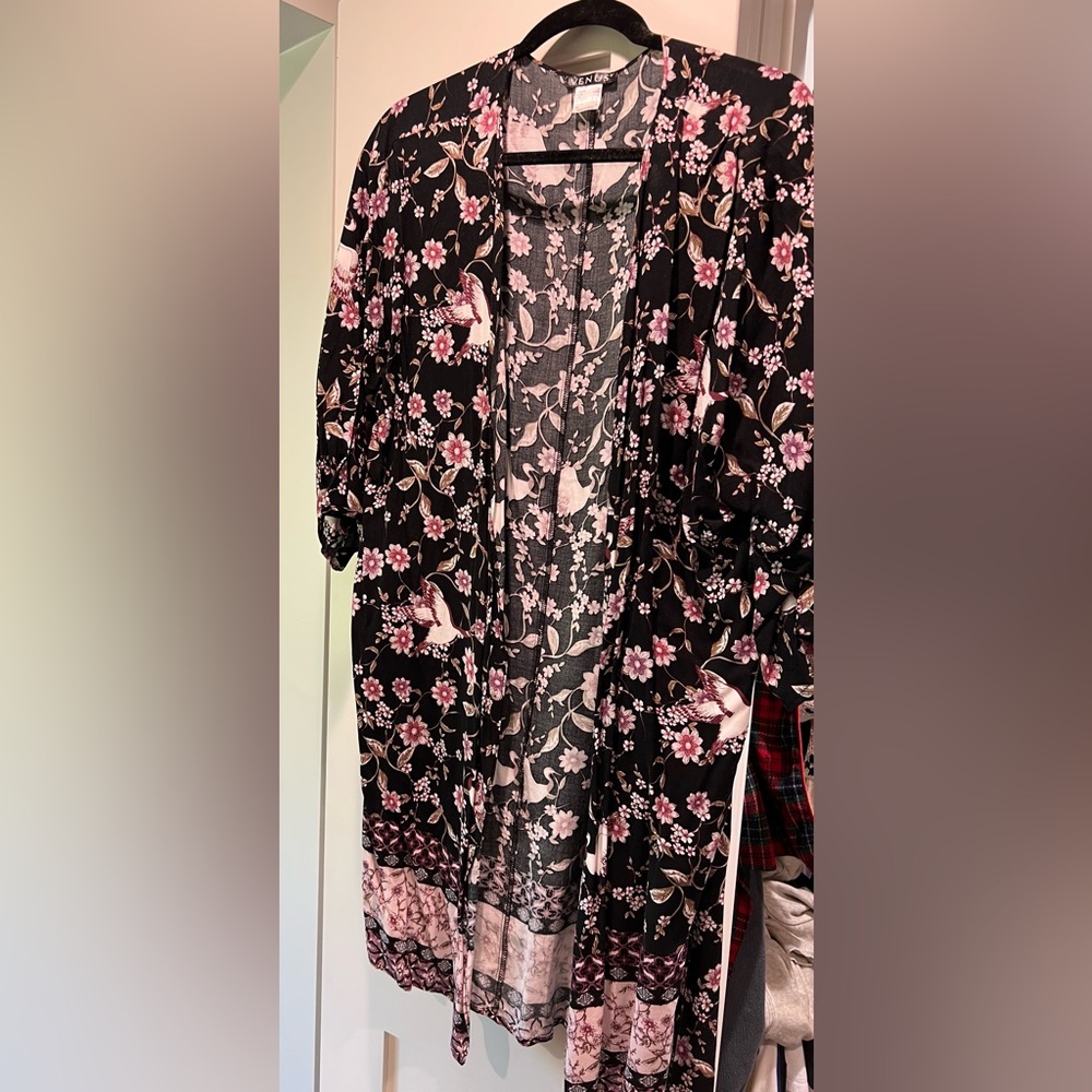 VENUS Black and Pink Floral Robe